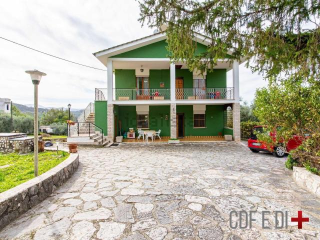 Casa in vendita a Mompeo, Lazio
