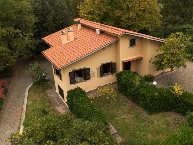 Casa in vendita a Casperia, Lazio