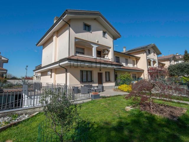 Casa in vendita a Zelo Buon Persico, Lombardia