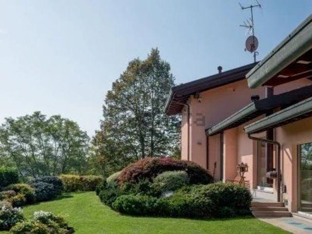 Casa in vendita a Molteno, Lecco