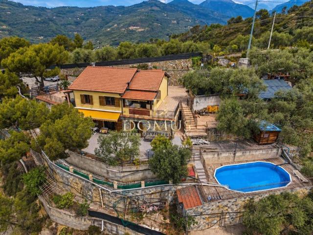 Casa in vendita a Dolceacqua, Liguria