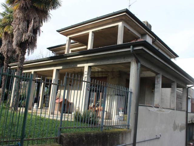 Casa in vendita a Verano Brianza, Lombardia