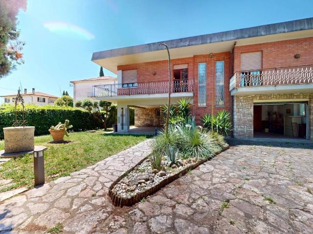 Casa in vendita a Foligno, Umbria