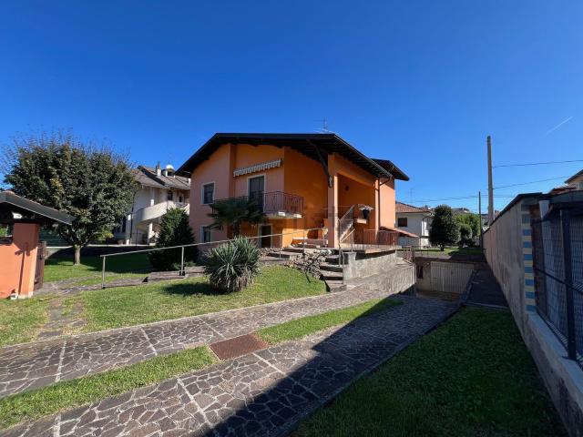 Casa in vendita a Urgnano, Lombardia