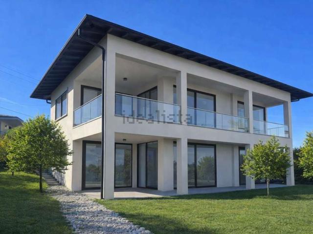 Casa in vendita a Azzate, Lombardia