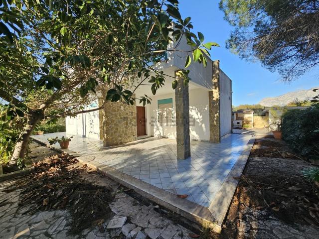 Casa in vendita a Terrasini, Sicilia