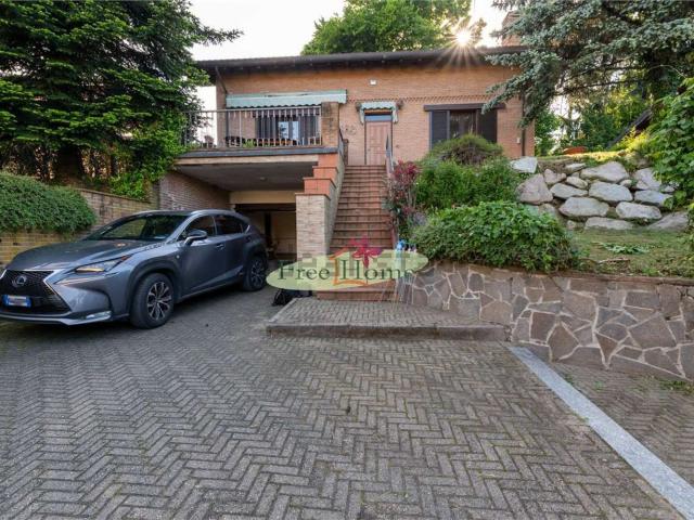 Casa in vendita a Azzate, Lombardia