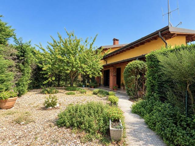 Casa in vendita a Besate, Milano