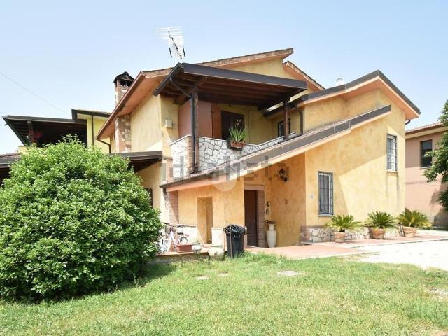 Casa in vendita a Latina, Lazio