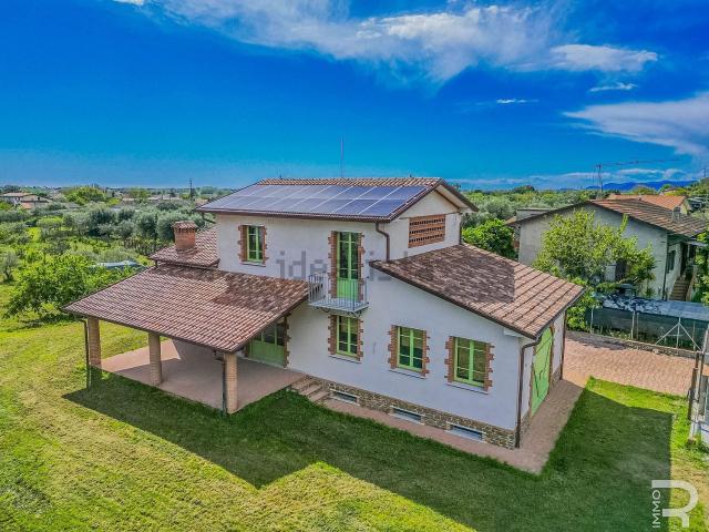 Casa in vendita a Tonfano, Toscana
