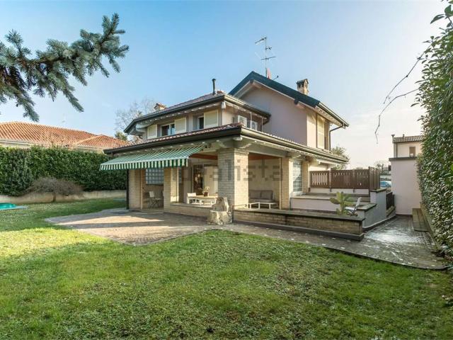 Casa in vendita a Busnago, Lombardia