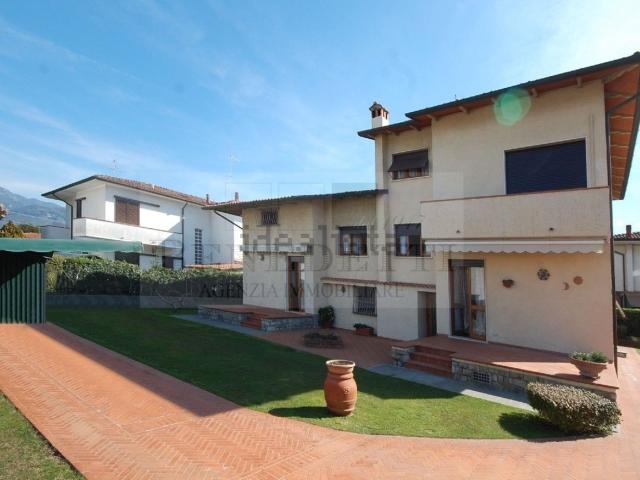 Casa in vendita a Tonfano, Toscana