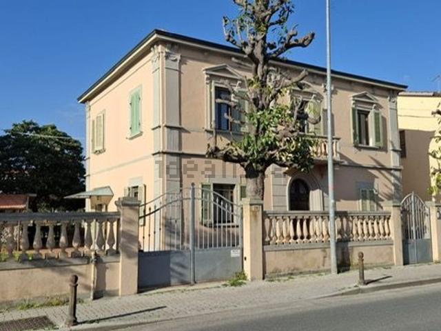 Casa in vendita a Collesalvetti, Toscana