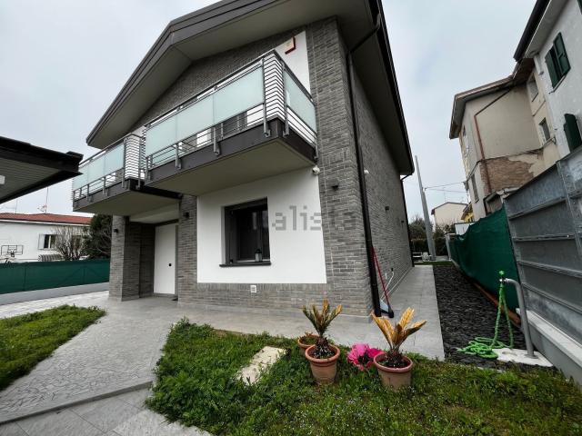 Casa in vendita a Unione delle Terre d'Argine, Carpi