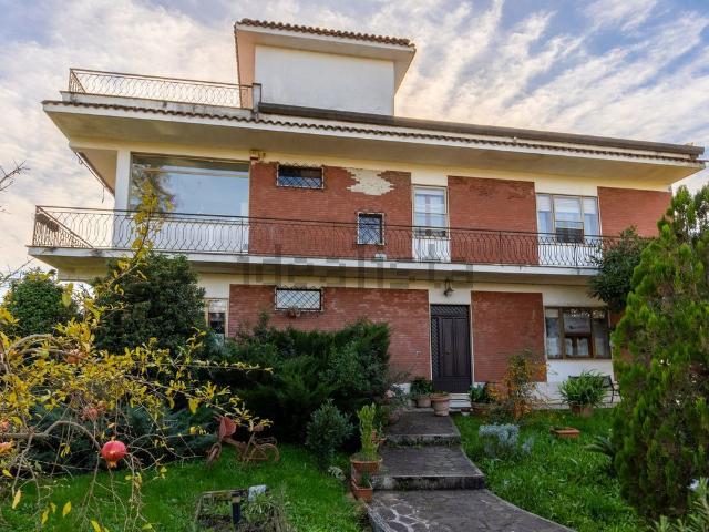 Casa in vendita a Frosinone, Lazio