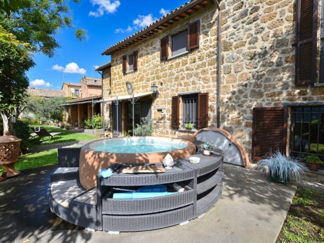 Casa in vendita a Bagnoregio, Viterbo