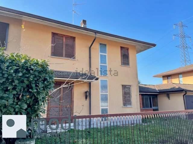 Casa in vendita a Mediglia, Lombardia
