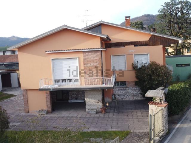 Casa in vendita a Villongo, Lombardia