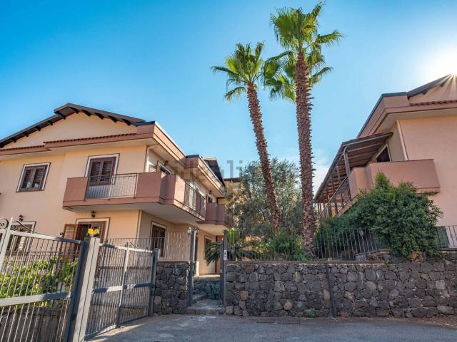Casa in vendita a Giarre, Sicilia