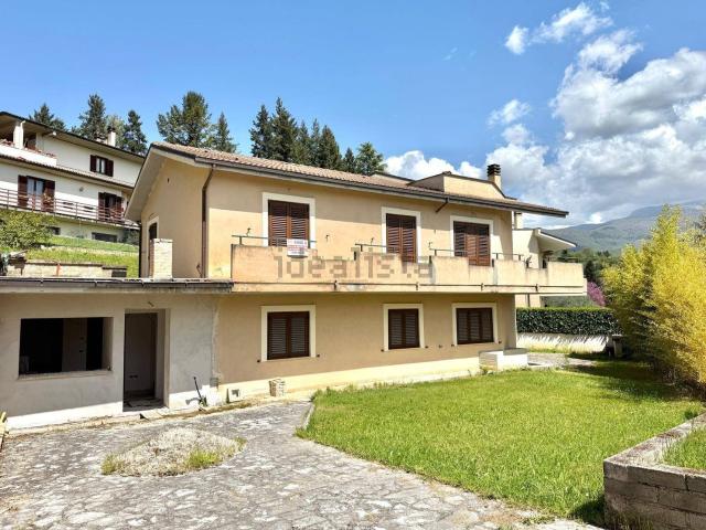 Casa in vendita a Campoloniano, Rieti