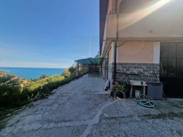 Casa in vendita a Ventimiglia, Liguria