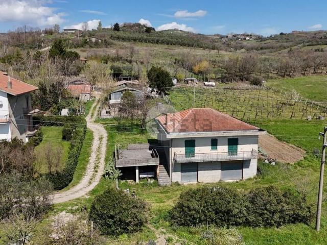 Casa in vendita a Montesarchio, Campania