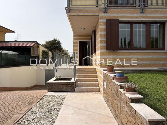 Casa in vendita a Castelnuovo Del Garda, Veneto
