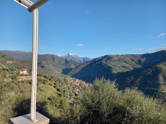 Casa in vendita a Dolceacqua, Liguria