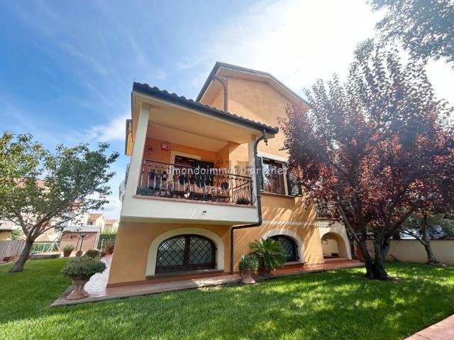 Casa in vendita a Cecina, Livorno