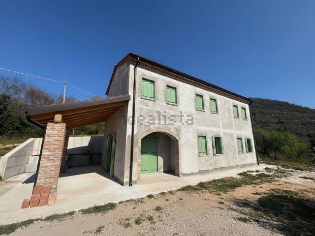 Casa in vendita a Arquà Petrarca, Veneto