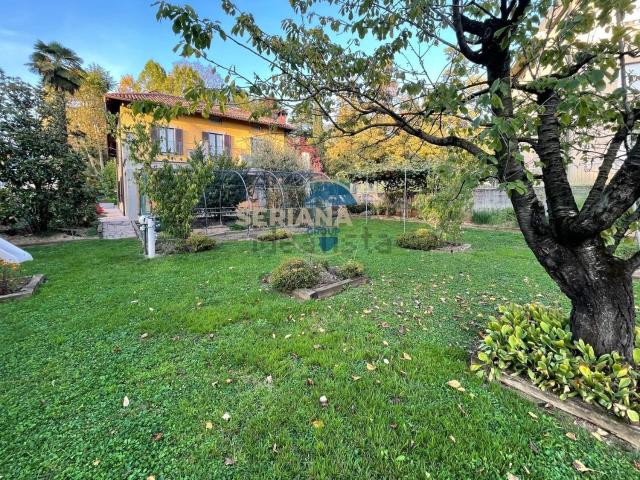 Casa in vendita a Alzano Lombardo, Lombardia