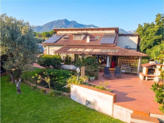 Casa in vendita a Poggiolo, Marina Di Massa