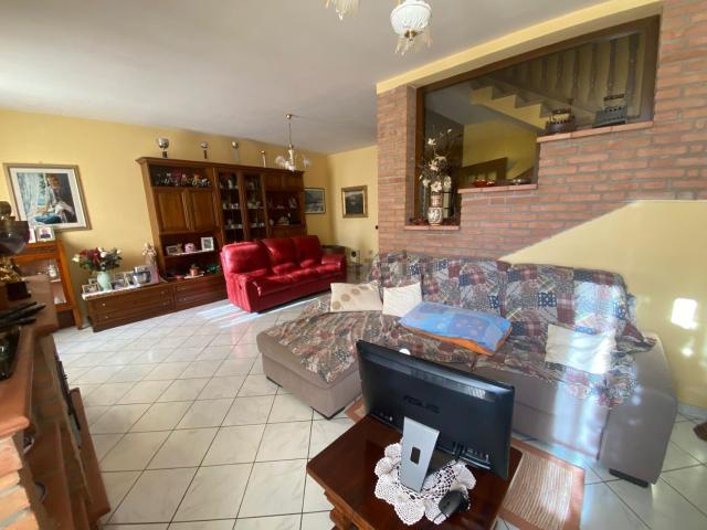 Casa in vendita a S. Lucia, Cadeo