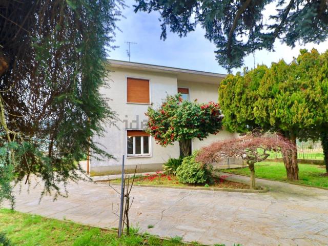 Casa in vendita a Albizzate, Lombardia