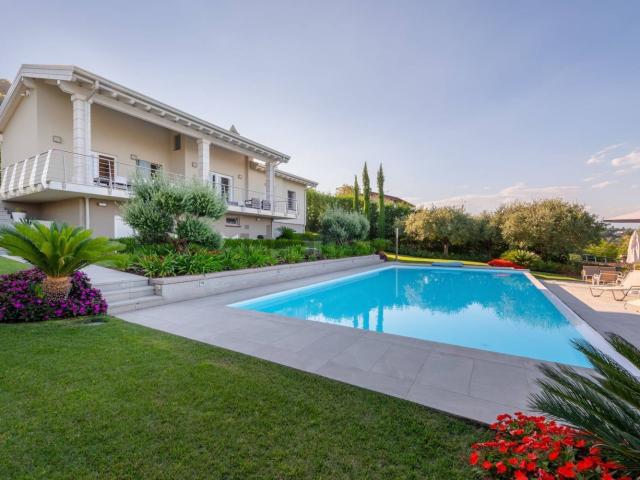 Casa in vendita a Lonato, Lombardia