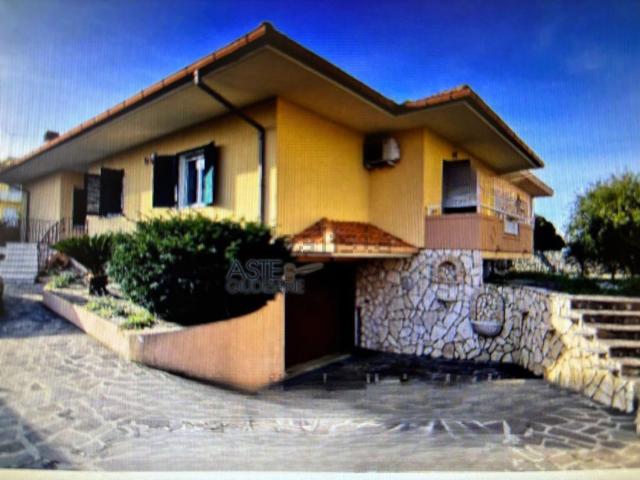 Casa in vendita a Quartiere dei poeti, Pineto
