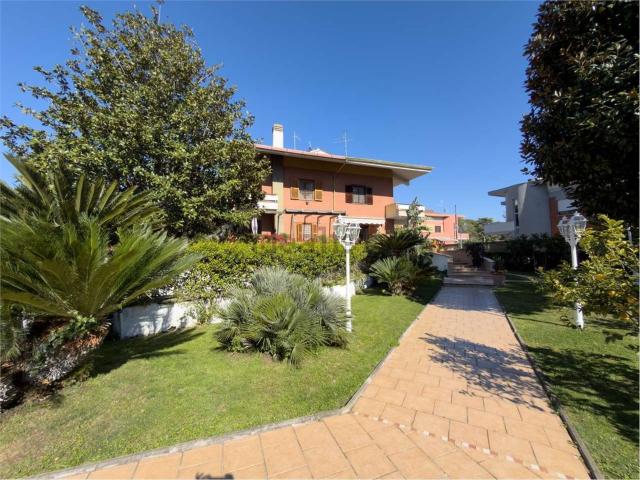 Casa in vendita a Acilia Sud, Roma