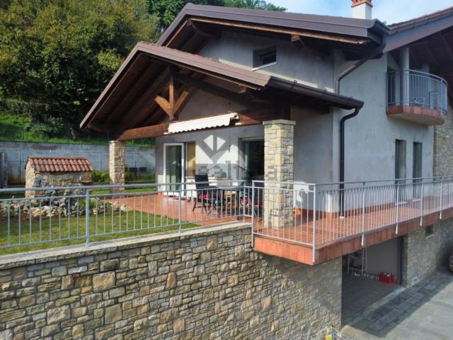 Casa in vendita a Villongo, Lombardia