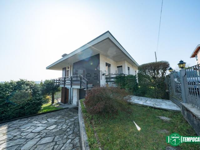 Casa in vendita a Paruzzaro, Novara