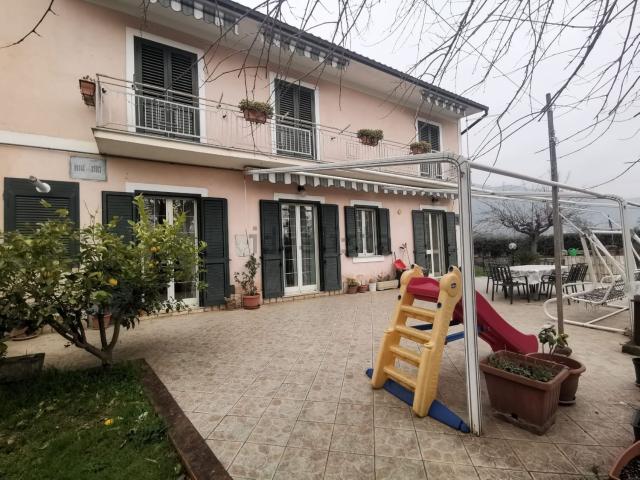 Casa in vendita a Villa Santa Lucia, Lazio
