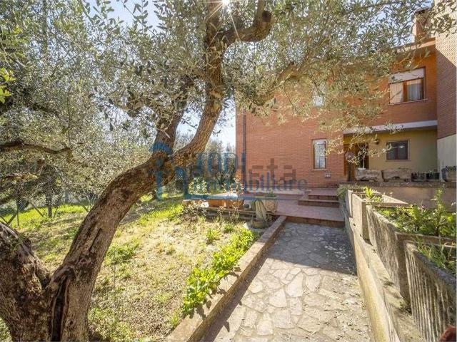 Casa in vendita a Izzalini, Umbria