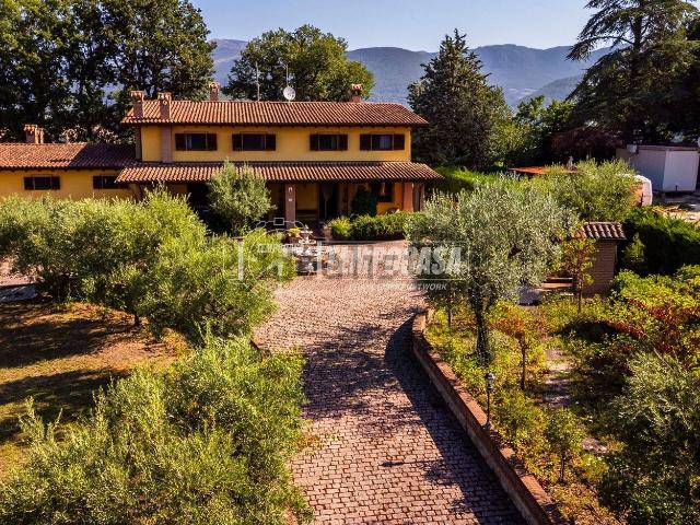 Casa in vendita a Marche, Macerata