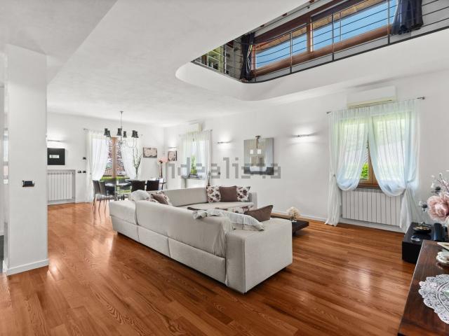 Casa in vendita a Montorfano, Lombardia