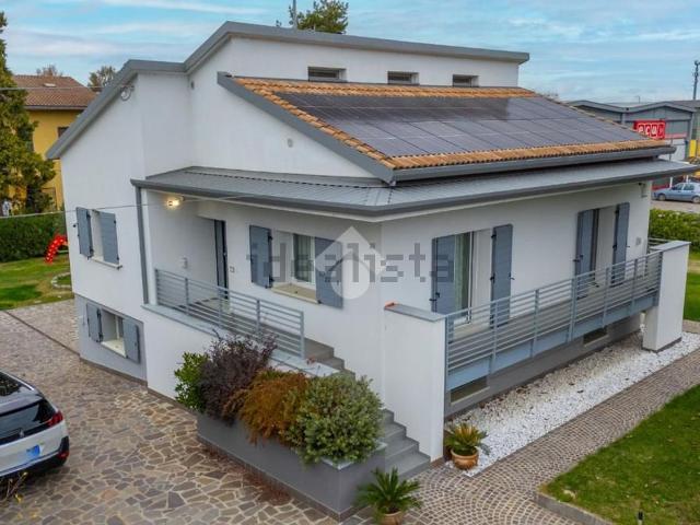 Casa in vendita a Terra di Mezzo, Re