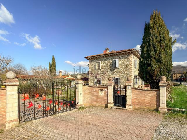 Casa in vendita a Palazzo Del Pero, Toscana