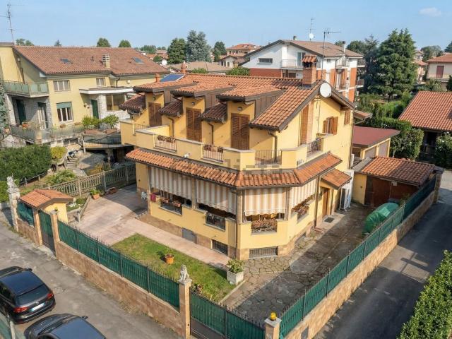 Casa in vendita a Verano Brianza, Lombardia