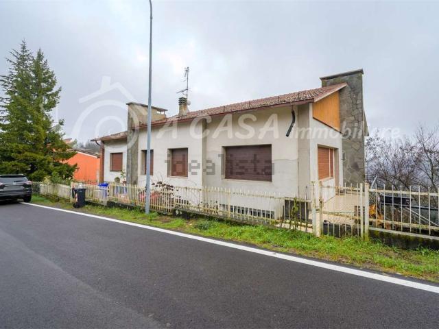 Casa in vendita a Lesignano De' Bagni, Reggio Emilia