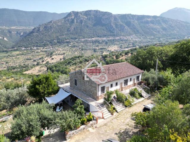 Casa in vendita a Giungano, Campania