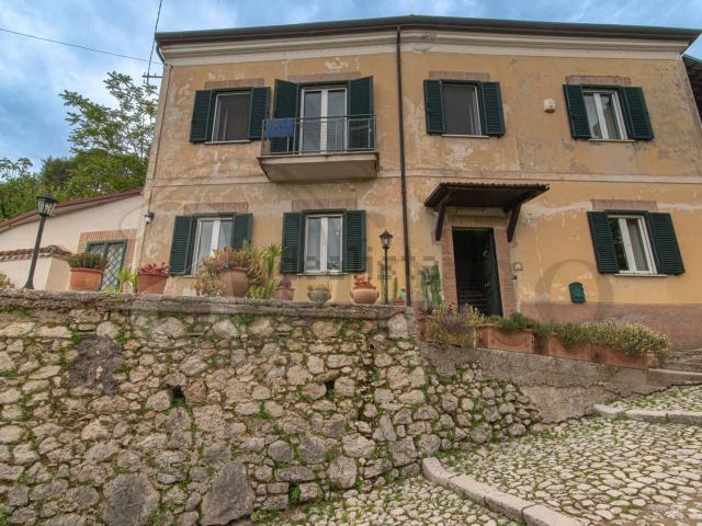 Casa in vendita a Arce, Lazio