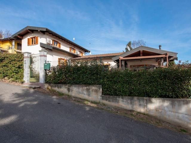 Casa in vendita a Travedona Monate, Lombardia